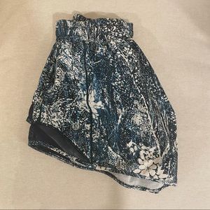Lululemon Hotty Hot 4” shorts